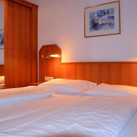 Hotel Haus Am Park บาดฮอมบูร์ก ฟอร์ แดร์เฮอเฮอ ภายนอก รูปภาพ