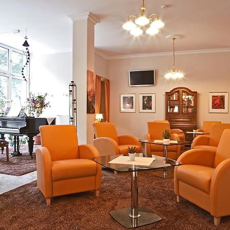 Hotel Haus Am Park บาดฮอมบูร์ก ฟอร์ แดร์เฮอเฮอ ภายนอก รูปภาพ