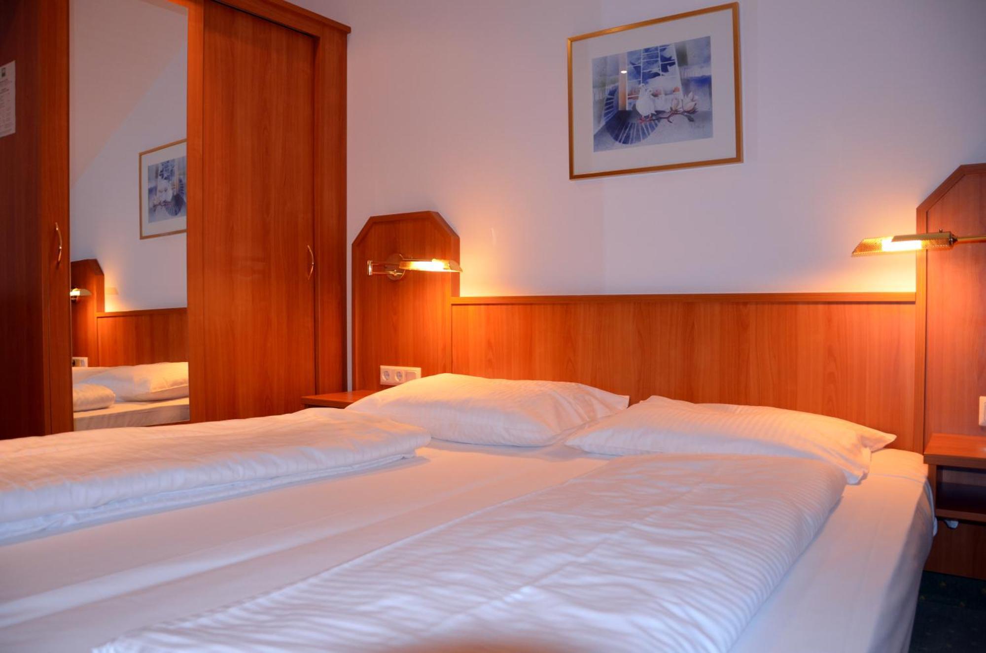 Hotel Haus Am Park บาดฮอมบูร์ก ฟอร์ แดร์เฮอเฮอ ภายนอก รูปภาพ