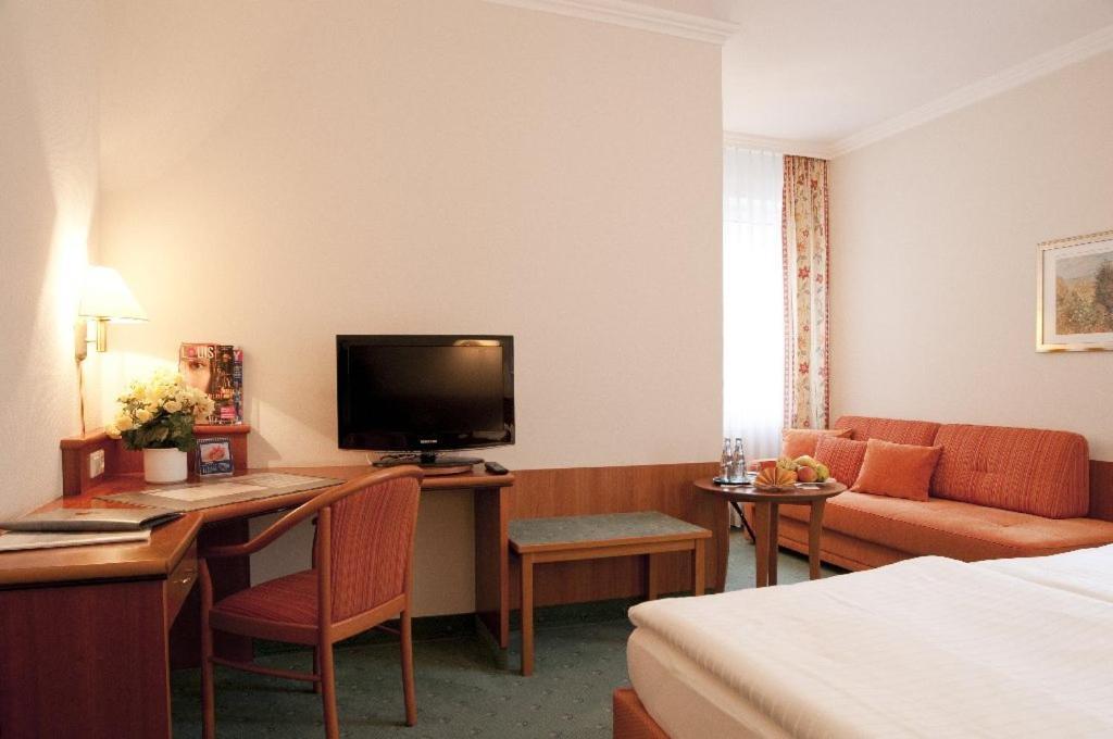Hotel Haus Am Park บาดฮอมบูร์ก ฟอร์ แดร์เฮอเฮอ ห้อง รูปภาพ