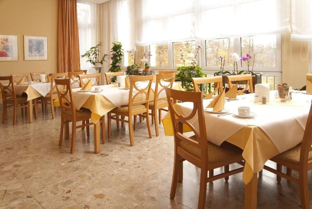 Hotel Haus Am Park บาดฮอมบูร์ก ฟอร์ แดร์เฮอเฮอ ภายนอก รูปภาพ