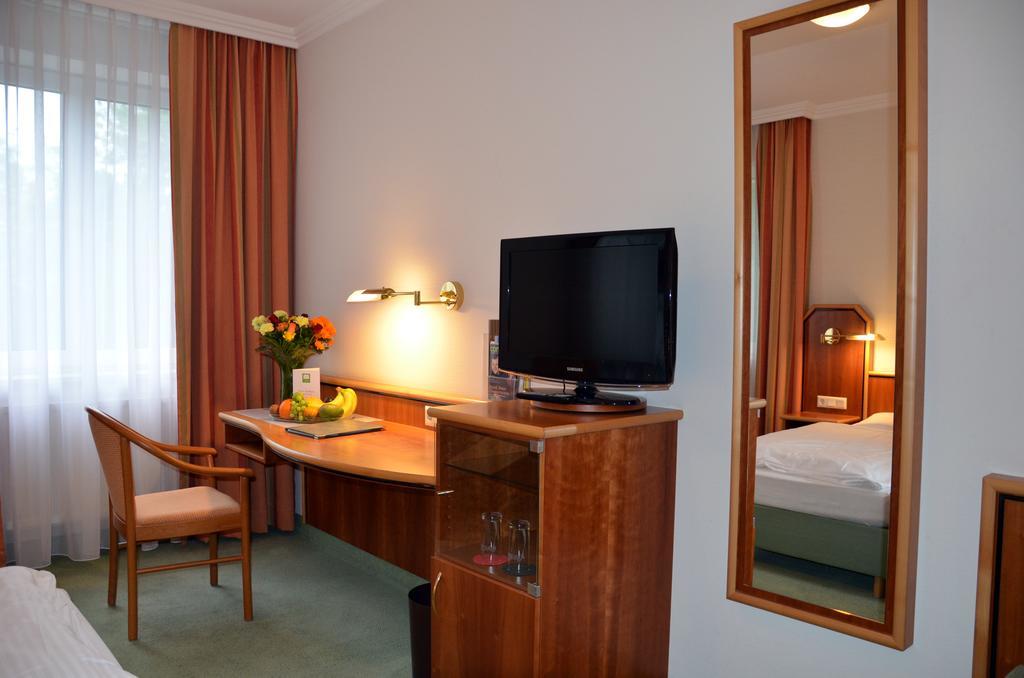 Hotel Haus Am Park บาดฮอมบูร์ก ฟอร์ แดร์เฮอเฮอ ภายนอก รูปภาพ