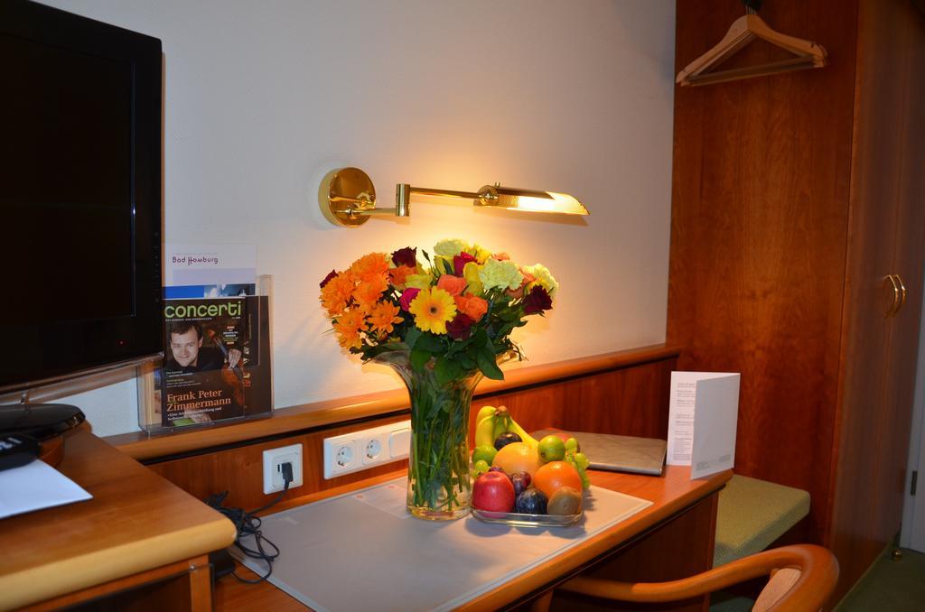 Hotel Haus Am Park บาดฮอมบูร์ก ฟอร์ แดร์เฮอเฮอ ภายนอก รูปภาพ