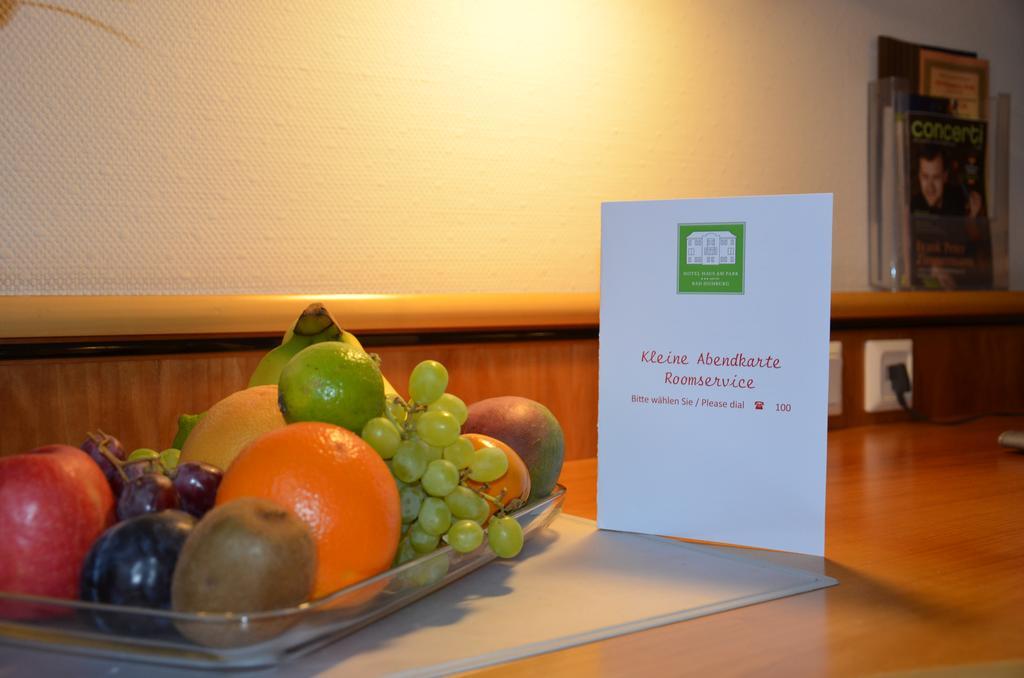 Hotel Haus Am Park บาดฮอมบูร์ก ฟอร์ แดร์เฮอเฮอ ภายนอก รูปภาพ