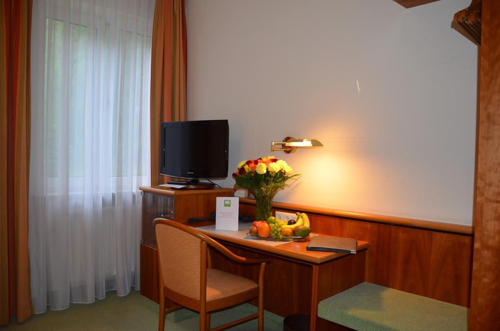 Hotel Haus Am Park บาดฮอมบูร์ก ฟอร์ แดร์เฮอเฮอ ภายนอก รูปภาพ