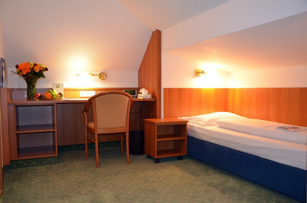 Hotel Haus Am Park บาดฮอมบูร์ก ฟอร์ แดร์เฮอเฮอ ภายนอก รูปภาพ