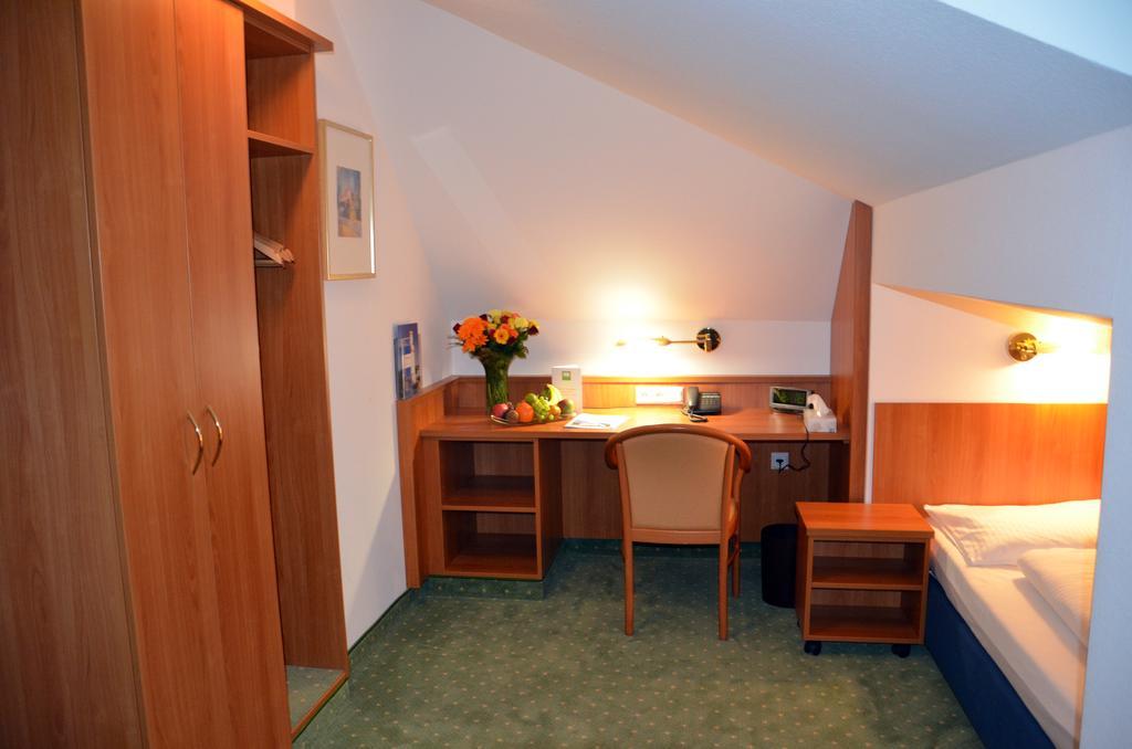 Hotel Haus Am Park บาดฮอมบูร์ก ฟอร์ แดร์เฮอเฮอ ภายนอก รูปภาพ