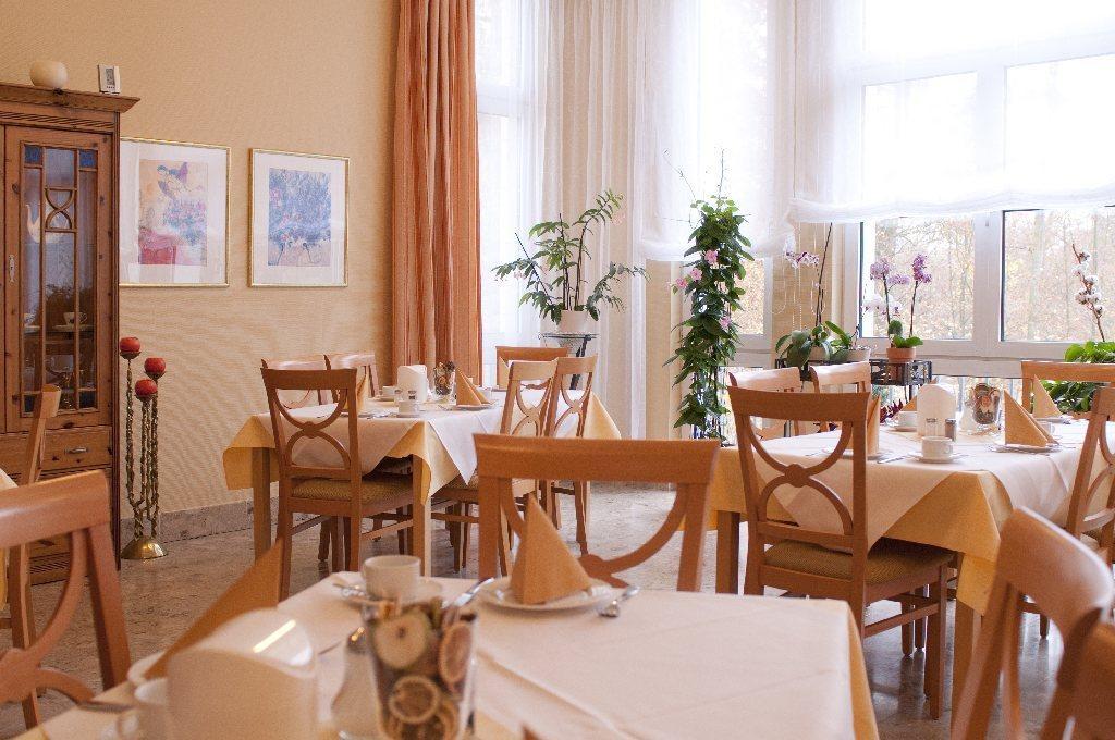 Hotel Haus Am Park บาดฮอมบูร์ก ฟอร์ แดร์เฮอเฮอ ภายนอก รูปภาพ